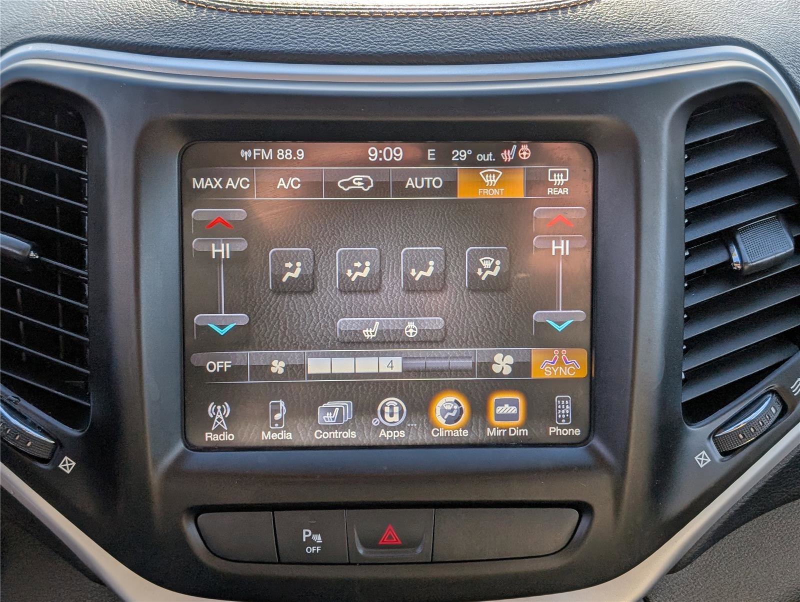 Used 2018 Jeep Cherokee Limited image 29