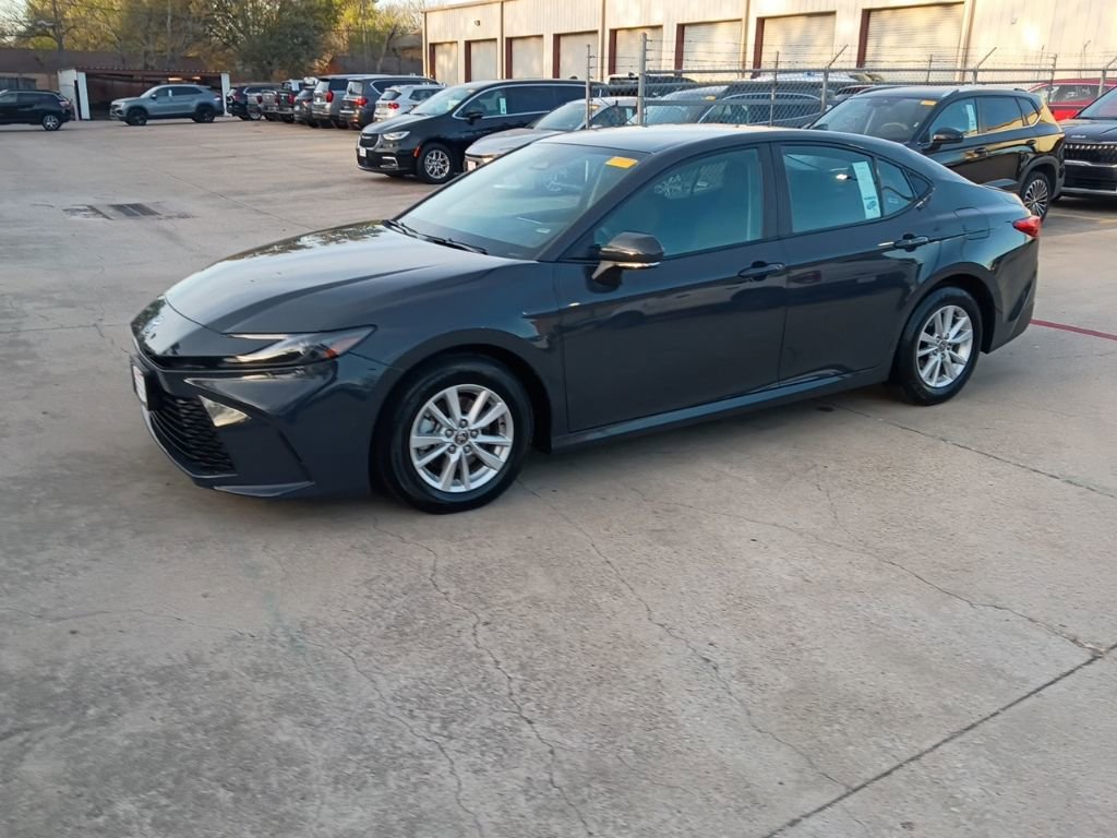 Used 2025 Toyota Camry LE image 1
