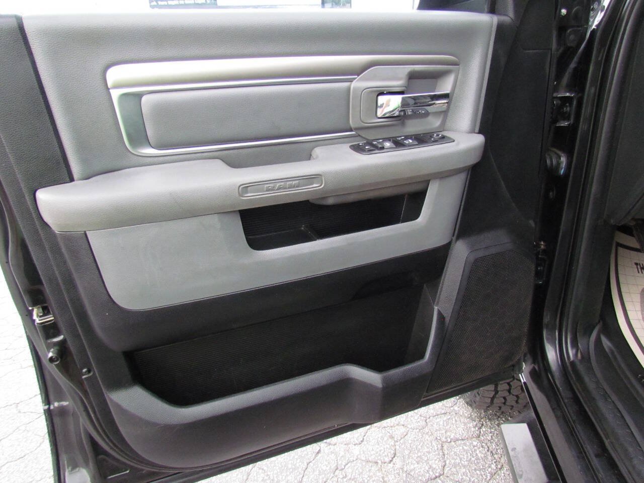 Used 2018 RAM 3500 Big Horn AWD/4WD image 11