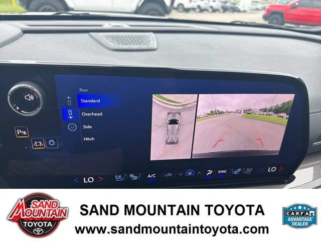 Used 2025 Chevrolet Traverse High Country FWD image 22