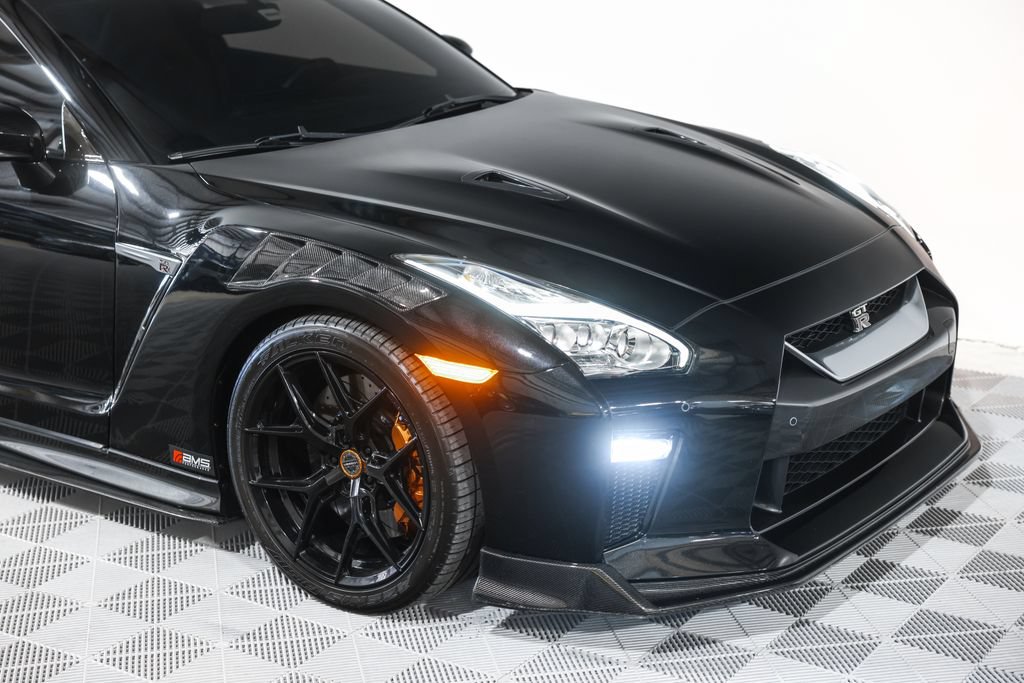 Used 2017 Nissan GT-R Premium AWD/4WD image 5