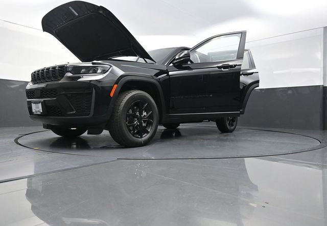 New 2026 Jeep Grand Cherokee Altitude AWD/4WD image 37