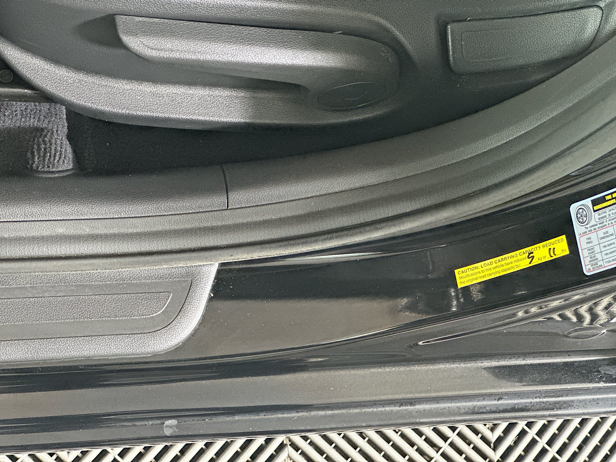 Used 2018 Hyundai Elantra SE w/ SE Connectivity Package 04 FWD image 13
