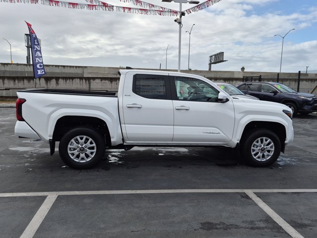 Used 2026 Toyota Tacoma SR5 AWD/4WD image 4