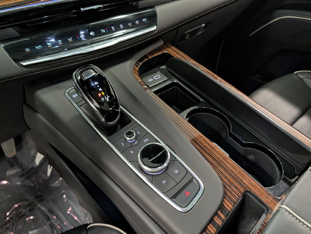 Used 2024 Cadillac Escalade Premium Luxury w/ Performance Package AWD/4WD image 14