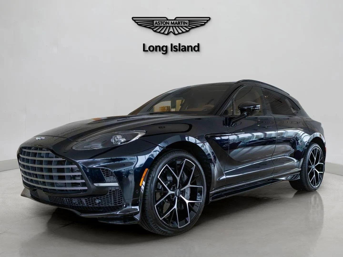 New 2025 Aston Martin DBX 707 image 1