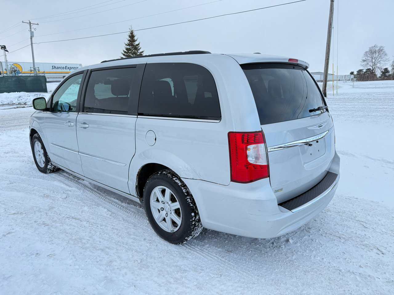 Used 2012 Chrysler Town & Country Touring image 5