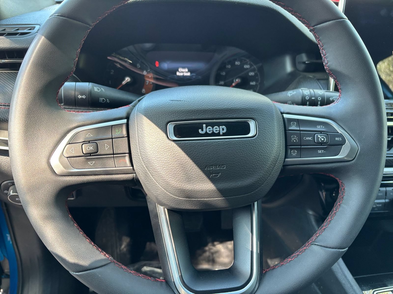 Used 2025 Jeep Compass Trailhawk AWD/4WD image 27