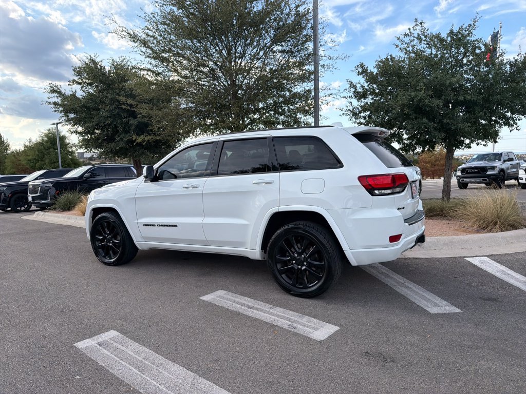 Used 2017 Jeep Grand Cherokee Altitude AWD/4WD image 6