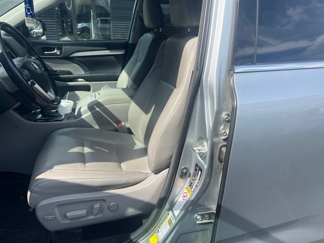 Used 2018 Toyota Highlander XLE AWD/4WD image 6