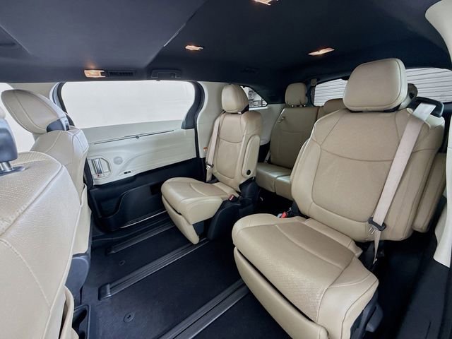 Used 2023 Toyota Sienna Limited image 8