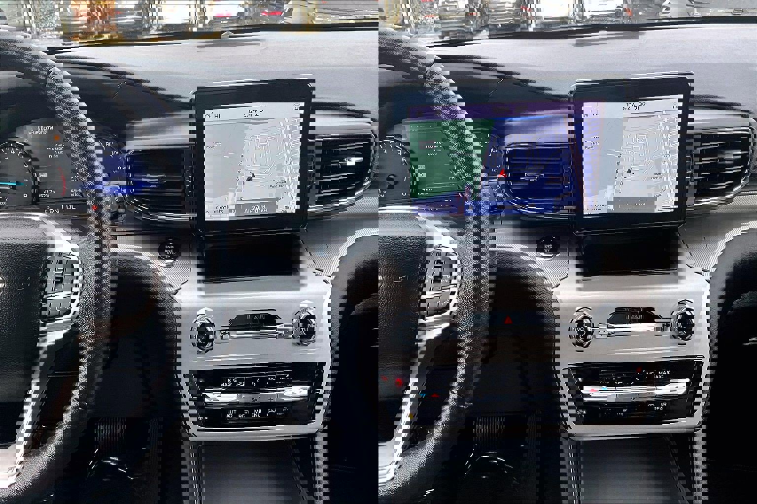 Used 2022 Ford Explorer XLT w/ Equipment Group 202A image 6