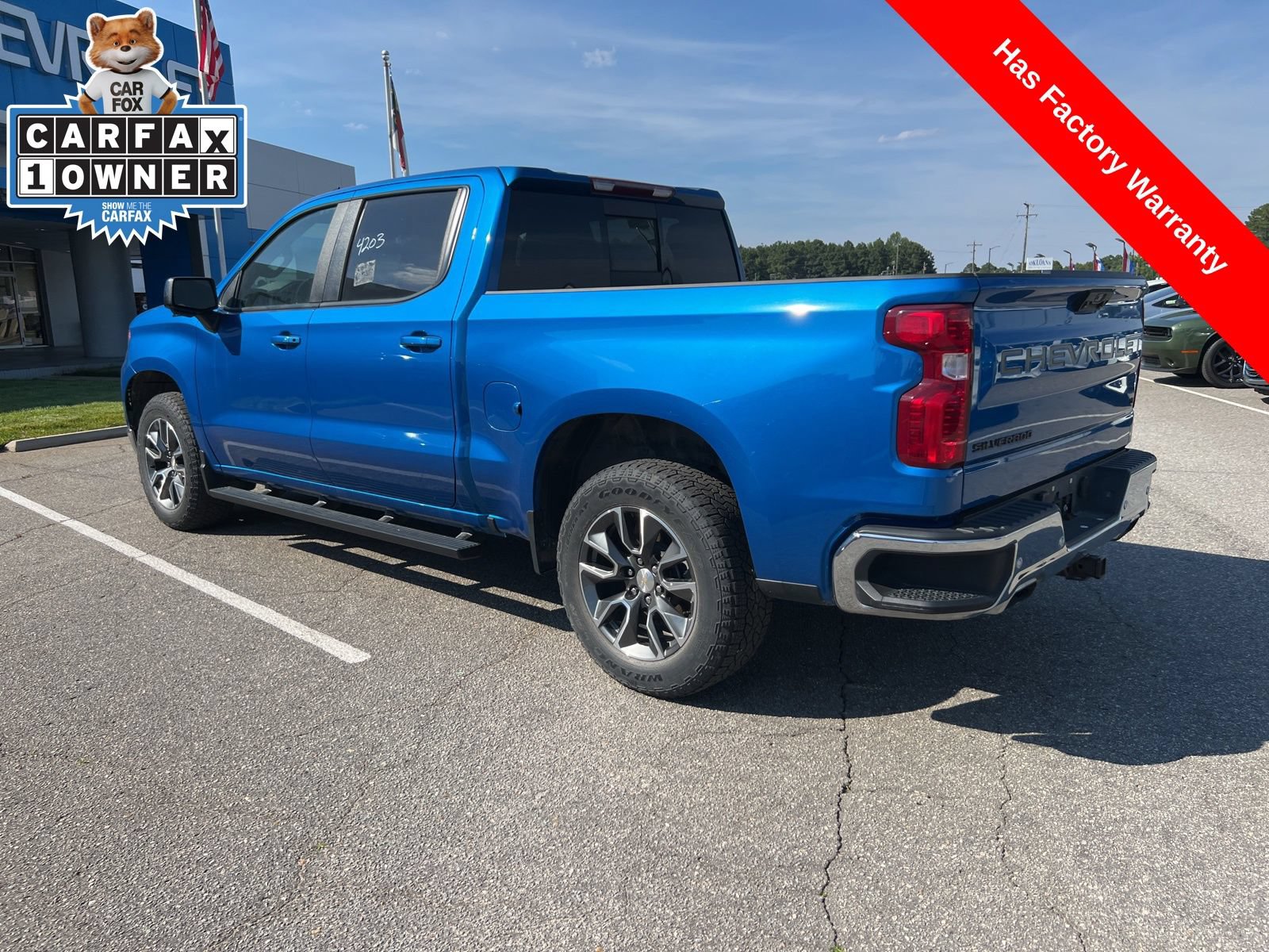 Used 2023 Chevrolet Silverado 1500 LT AWD/4WD image 3