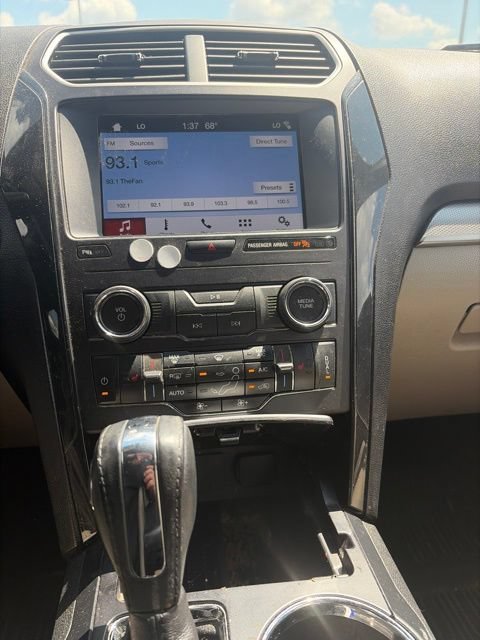 Used 2018 Ford Explorer XLT w/ Equipment Group 202A AWD/4WD image 15