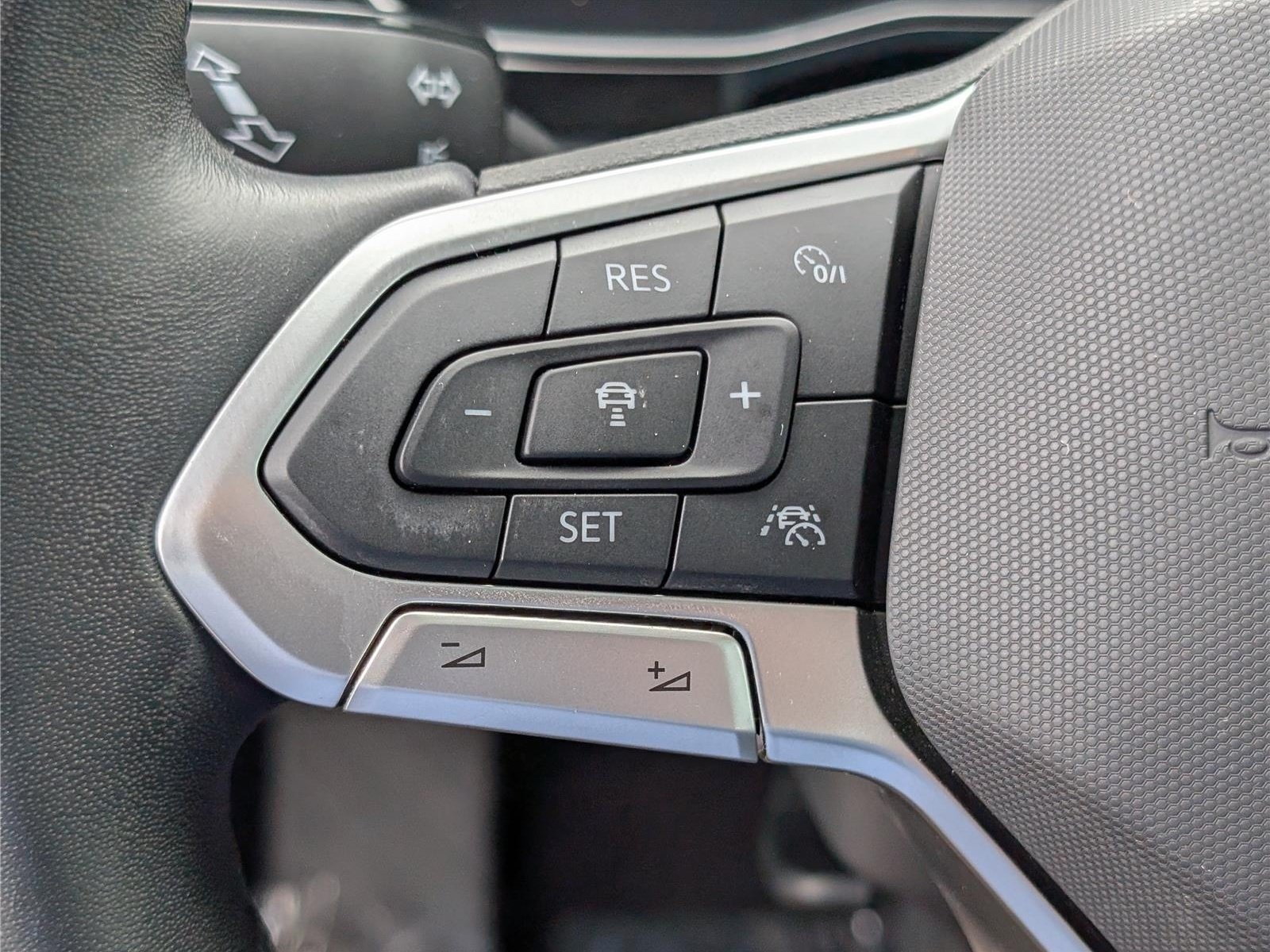 Used 2024 Volkswagen Jetta SE w/ Panoramic Sunroof Package FWD image 22