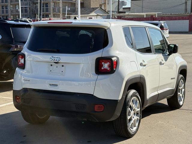 Used 2023 Jeep Renegade Latitude AWD/4WD image 4
