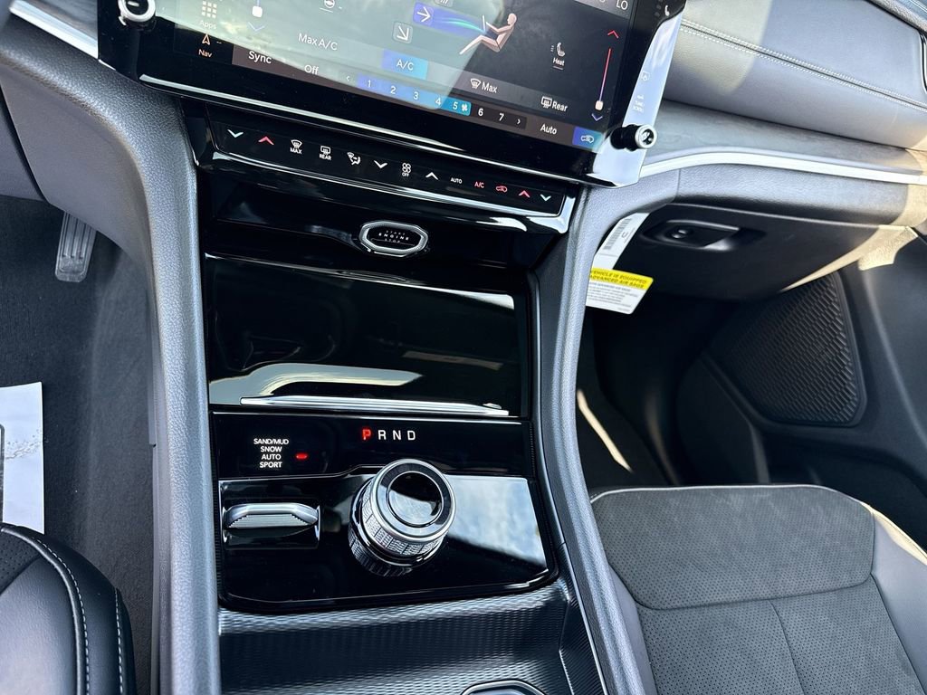 New 2026 Jeep Grand Cherokee Laredo image 19