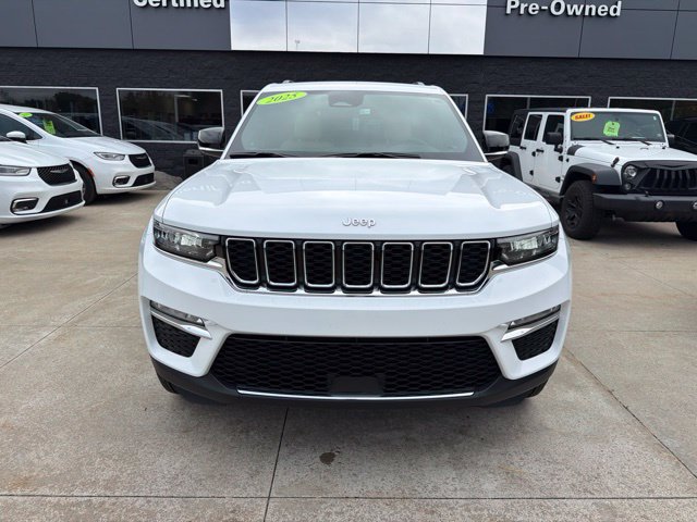 Certified 2025 Jeep Grand Cherokee Limited w/ Trailer Tow Package AWD/4WD image 2