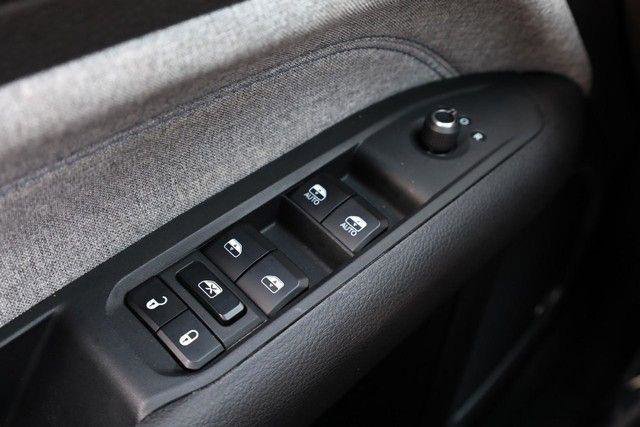 Used 2025 Jeep Compass Latitude w/ Sun & Sound Group AWD/4WD image 19
