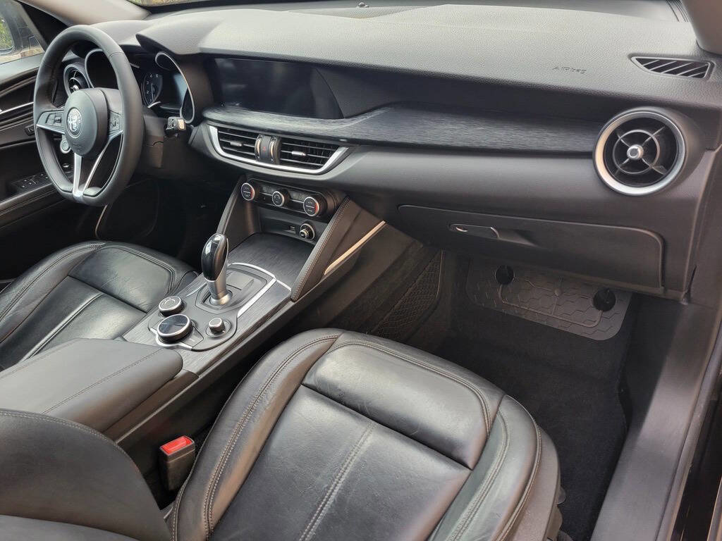Used 2019 Alfa Romeo Stelvio Sprint w/ Nero Edizione image 18