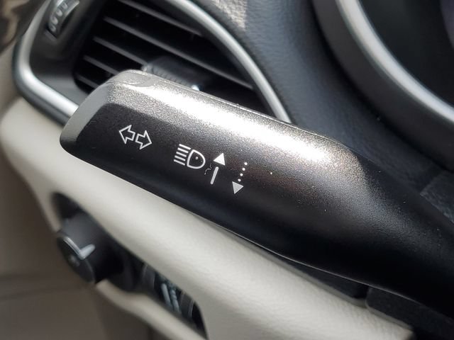 Used 2024 Chrysler Pacifica Touring-L FWD image 13