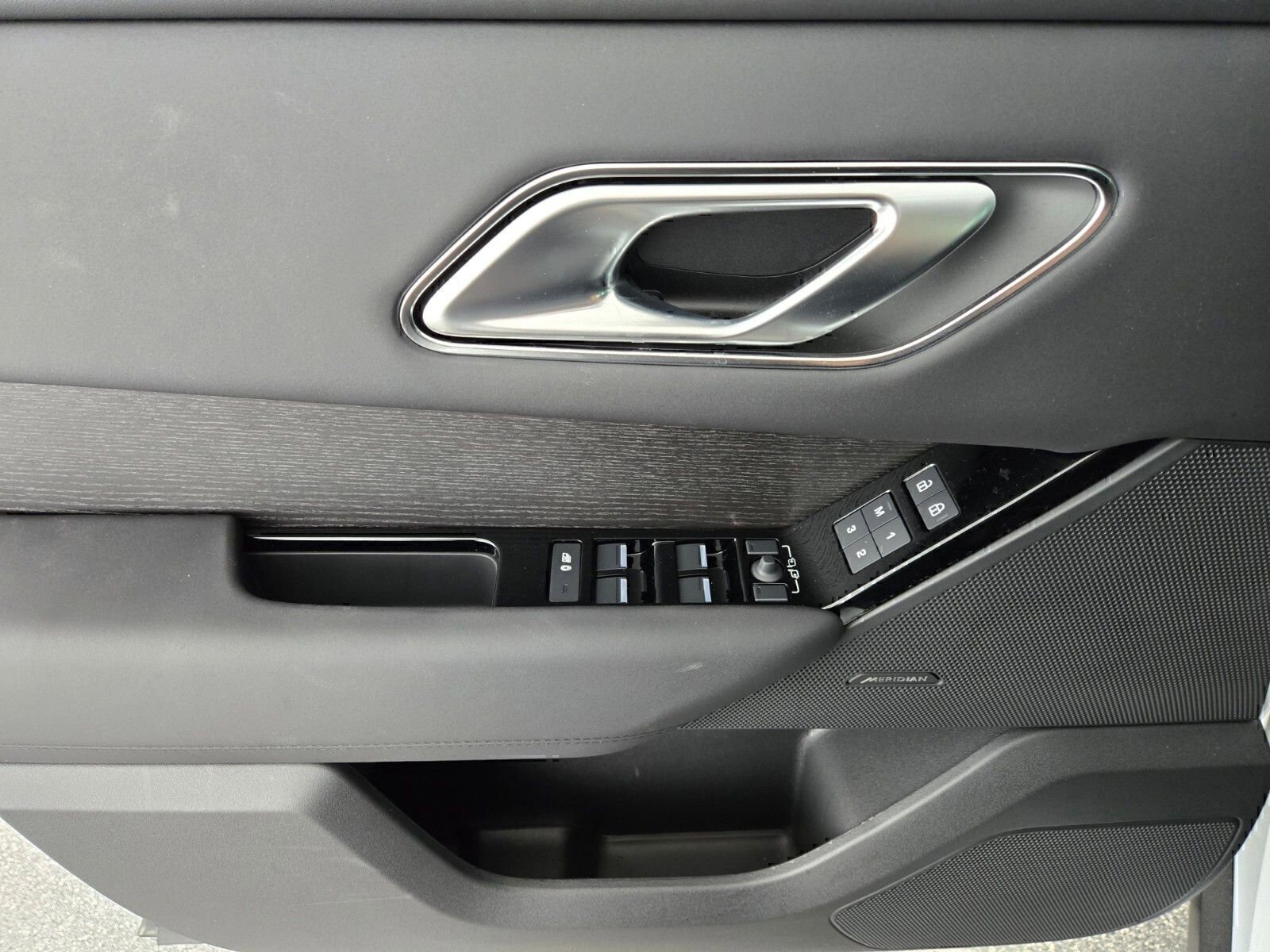 New 2026 Land Rover Range Rover Velar Dynamic SE image 20