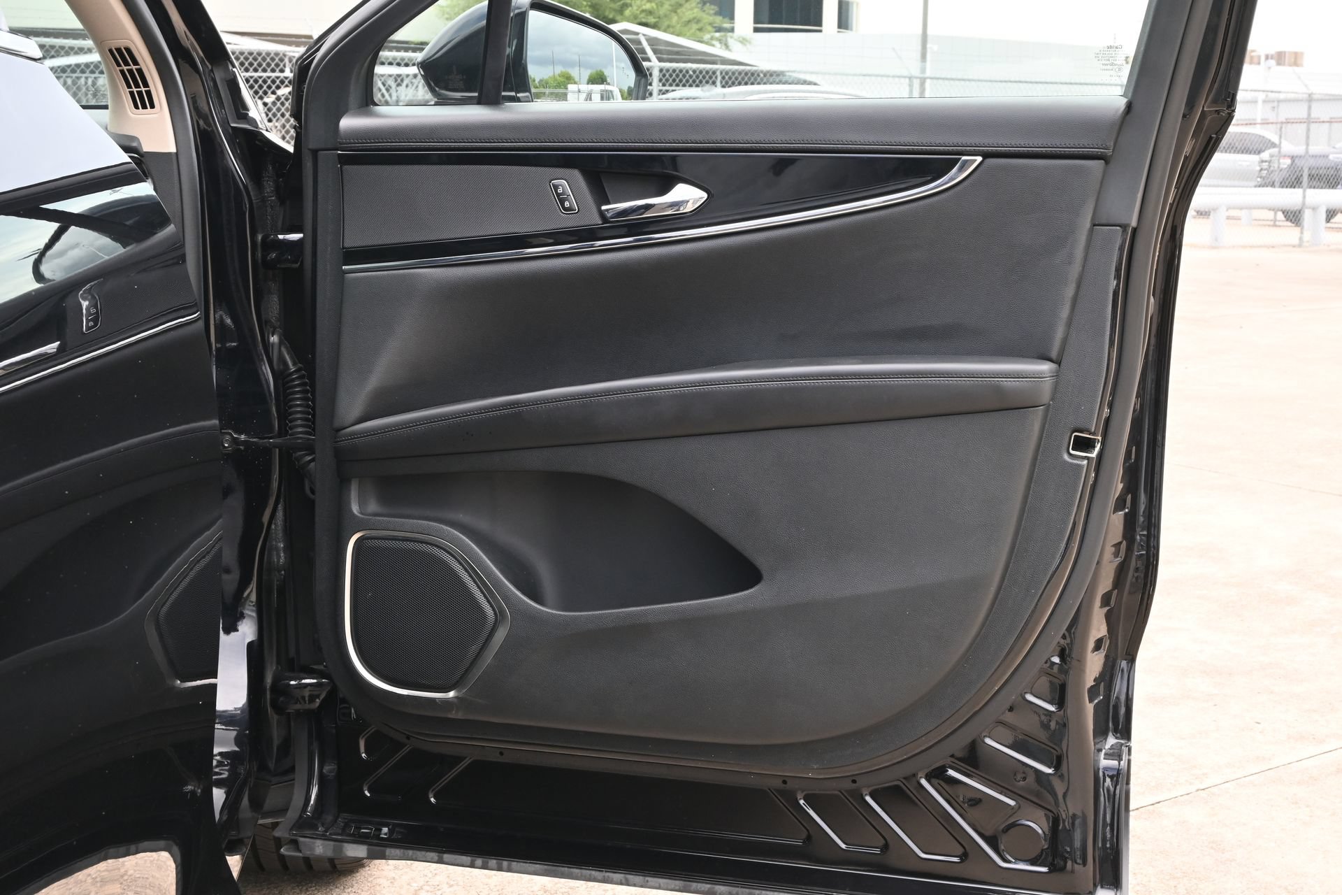 Used 2023 Lincoln Nautilus FWD w/ Premium Package image 27