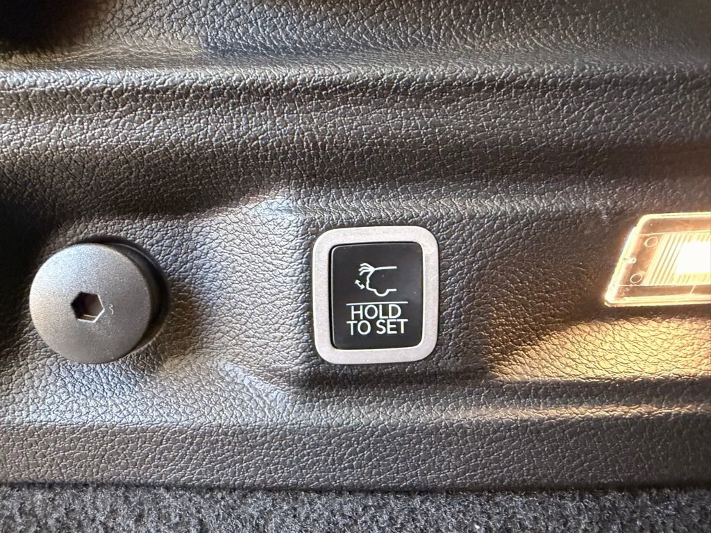 Used 2024 Jeep Grand Cherokee L Summit AWD/4WD image 10