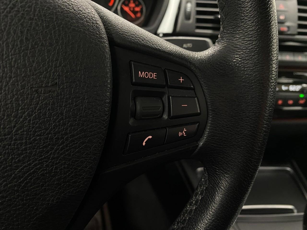 Used 2017 BMW 320i xDrive Sedan image 16