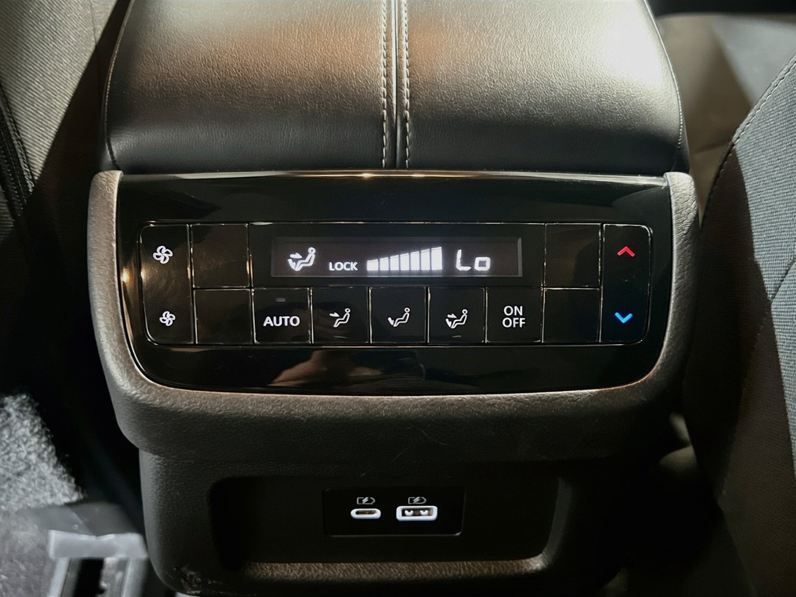 Used 2023 Nissan Pathfinder SV AWD/4WD image 17