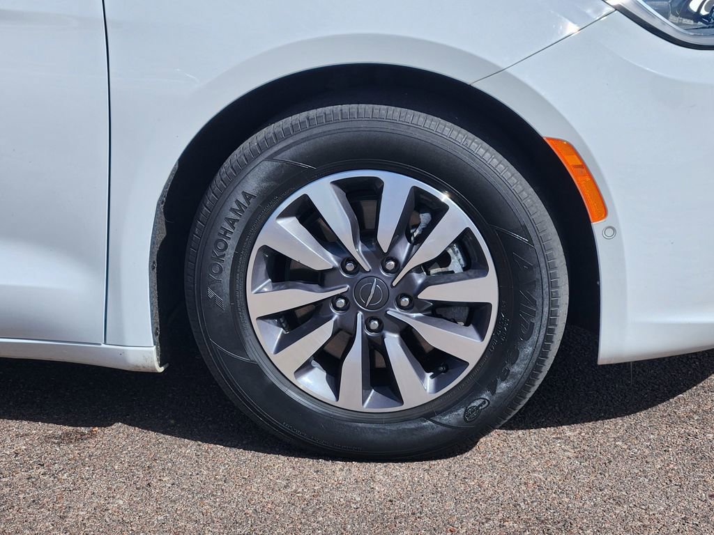 Used 2022 Chrysler Pacifica Touring-L w/ Uconnect Theater Family Group image 30