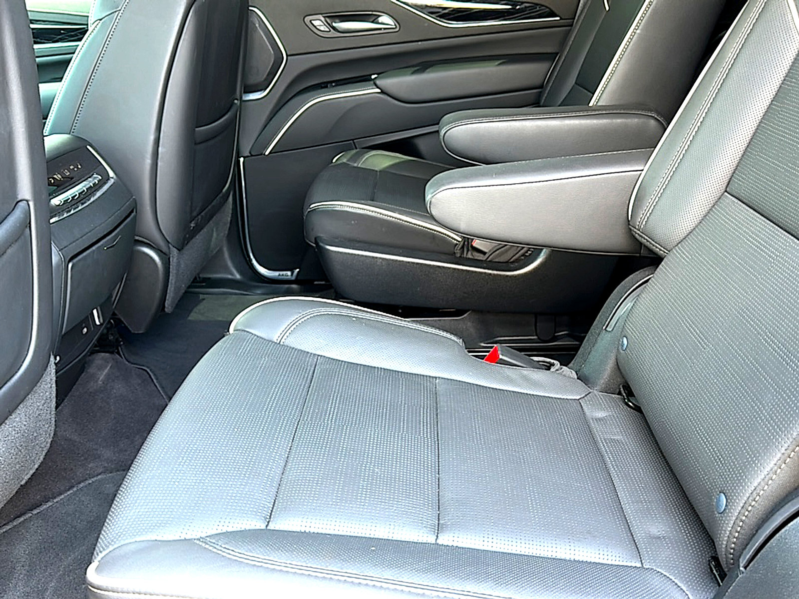 Used 2023 Cadillac Escalade Sport w/ Touring Package RWD image 19