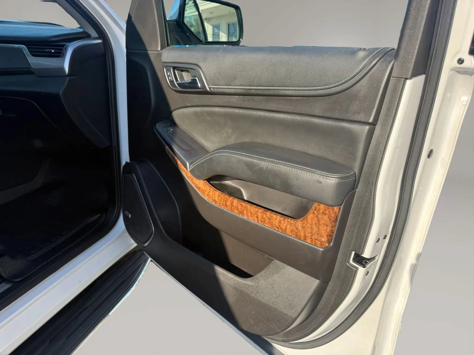 Used 2017 Chevrolet Suburban Premier AWD/4WD image 54