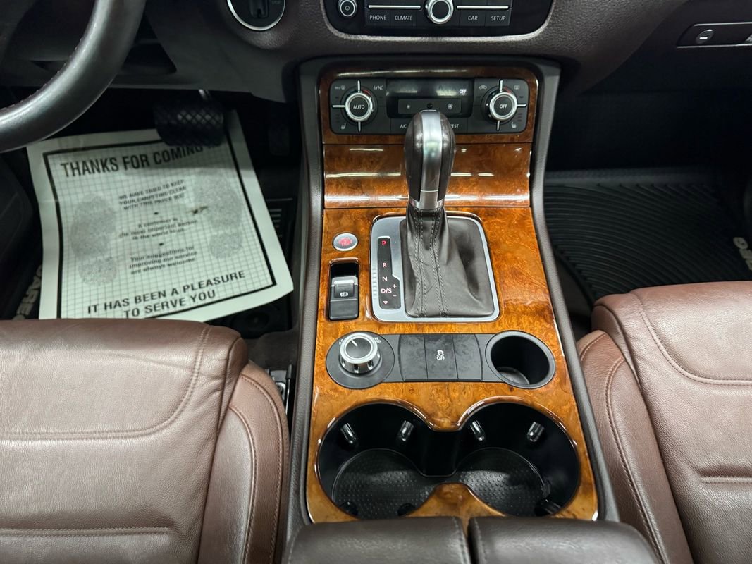 Used 2014 Volkswagen Touareg Sport image 35