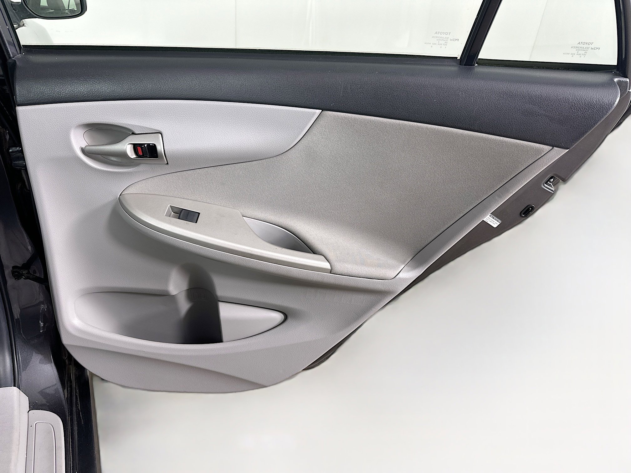 Used 2013 Toyota Corolla LE image 27