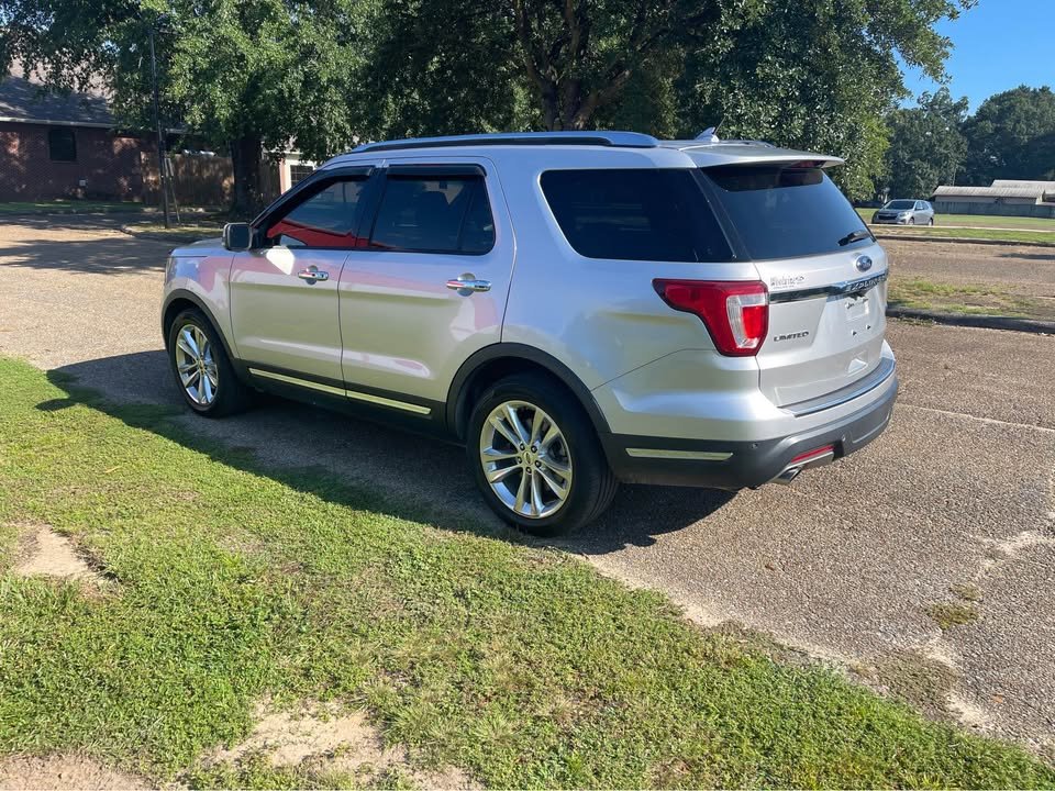 Used 2018 Ford Explorer Limited w/ Ford Safe & Smart Package image 7