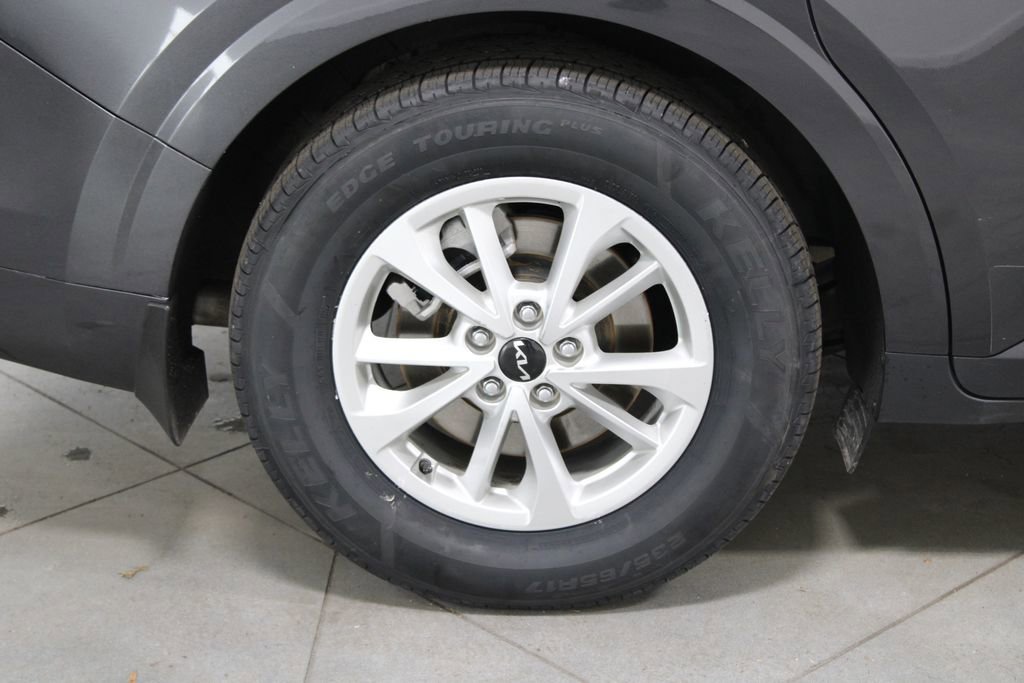 Used 2024 Kia Carnival LX image 13