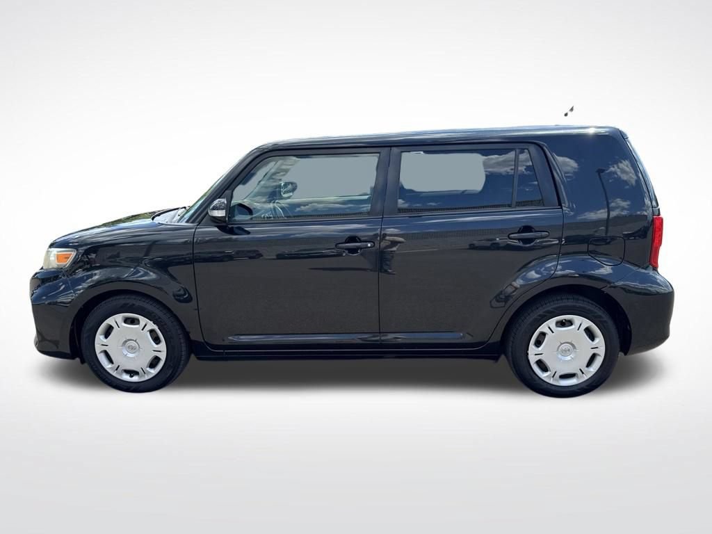 Used 2014 Scion xB FWD image 4
