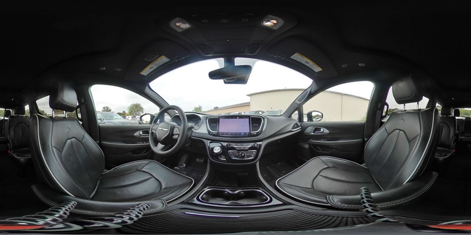 Used 2025 Chrysler Pacifica Limited FWD image 46
