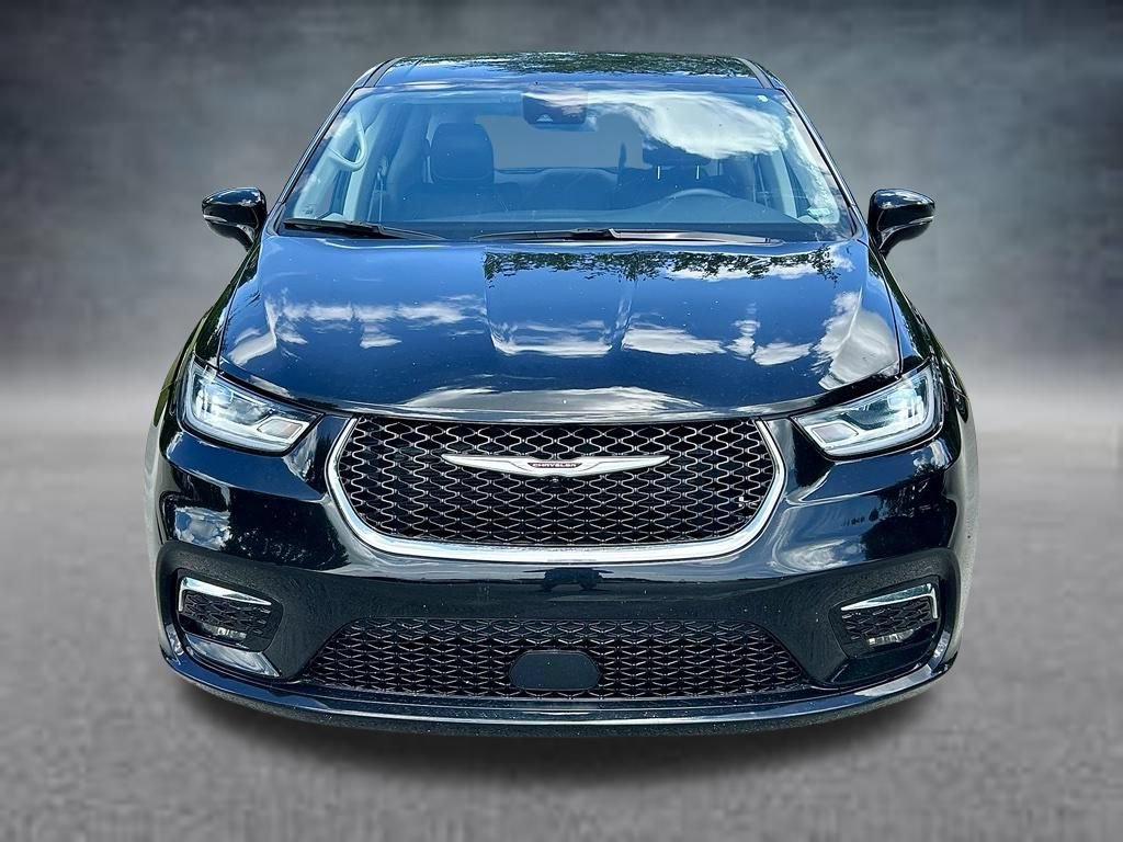 Used 2024 Chrysler Pacifica Touring-L FWD image 2