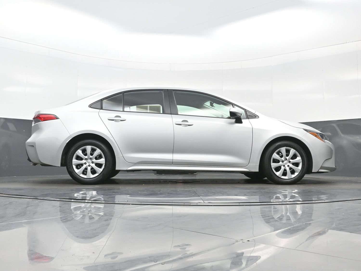 Used 2025 Toyota Corolla LE FWD image 31