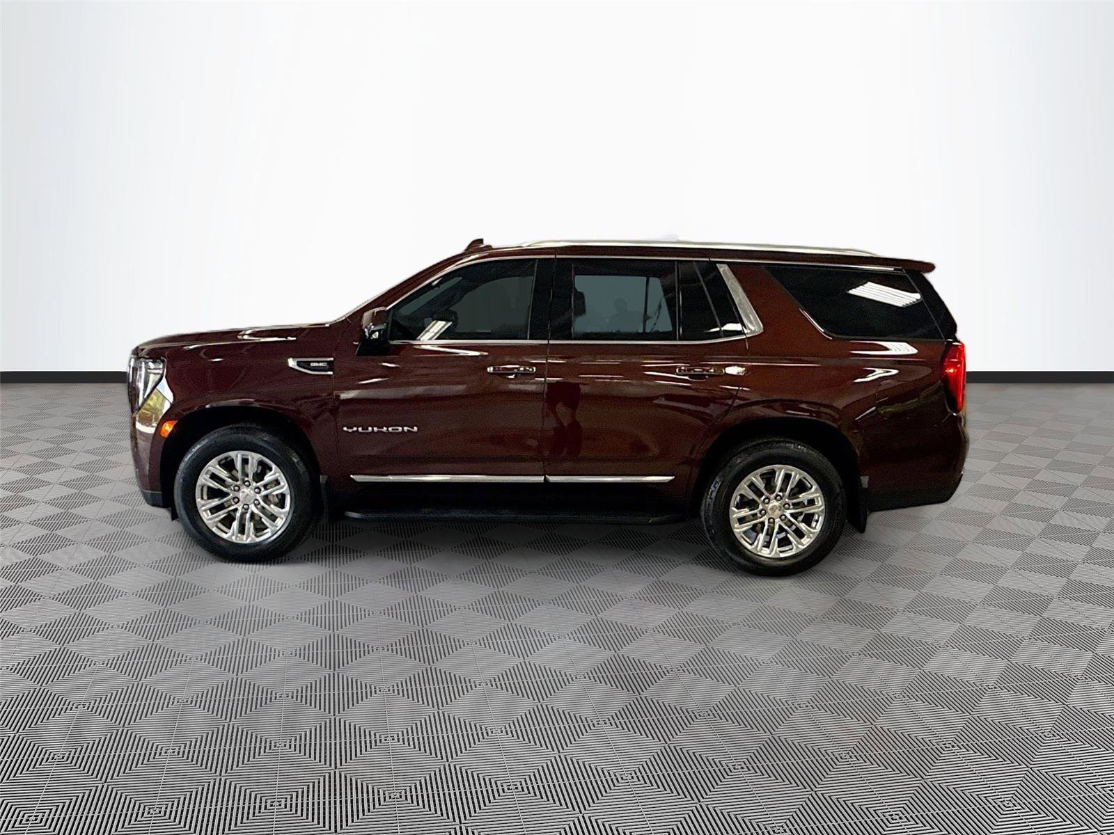 Used 2022 GMC Yukon SLT w/ SLT Luxury Package AWD/4WD image 4