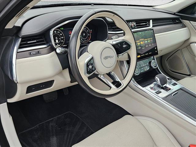 Used 2021 Jaguar XF SE RWD image 10