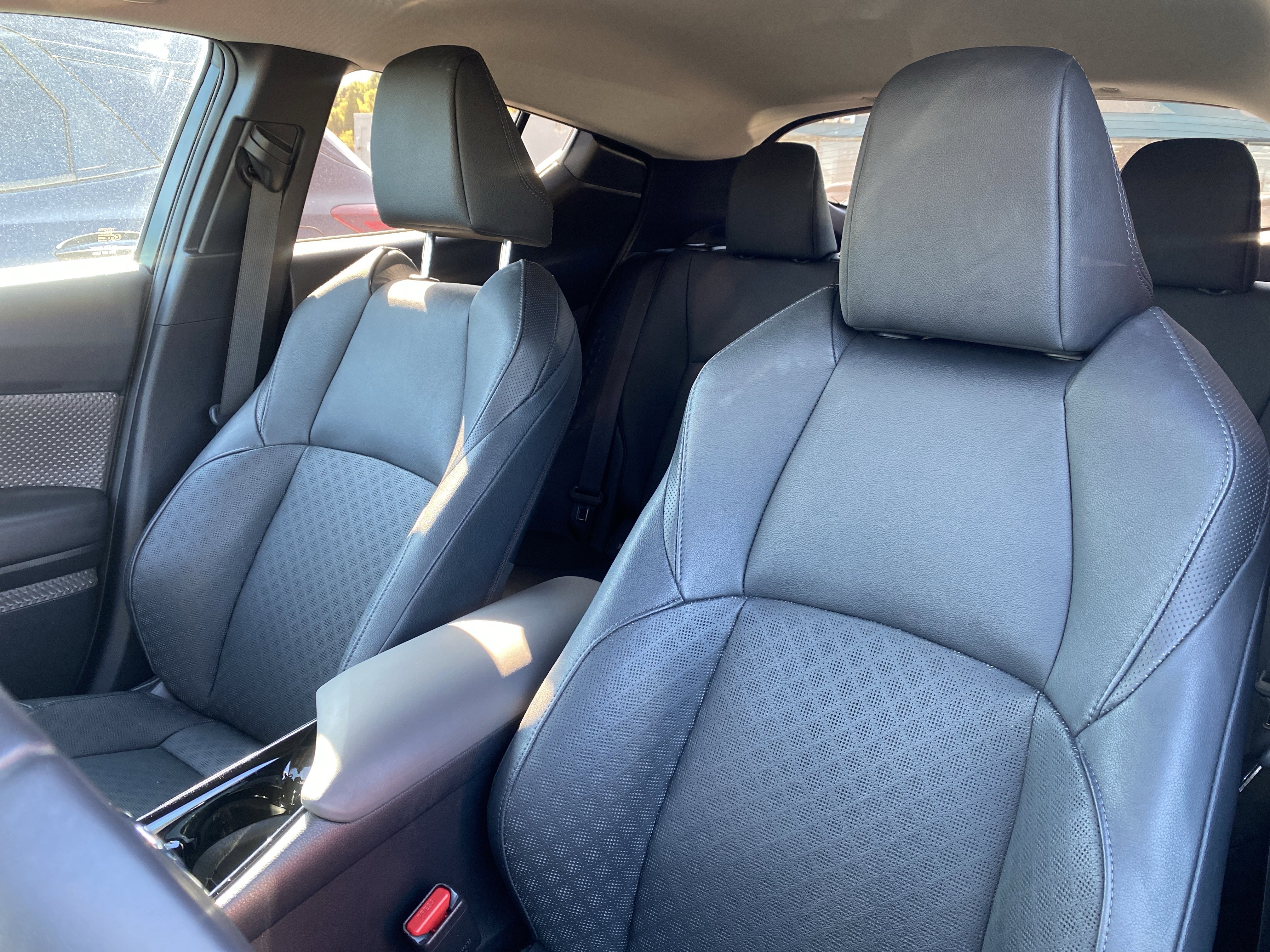 Used 2022 Toyota C-HR Limited image 8