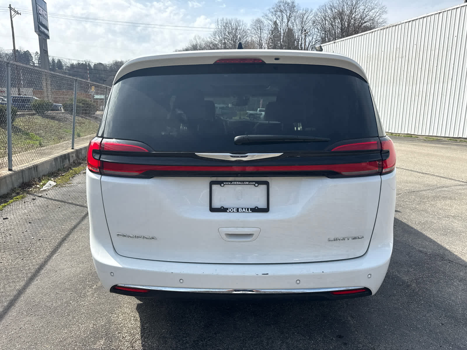 Used 2024 Chrysler Pacifica Limited image 6