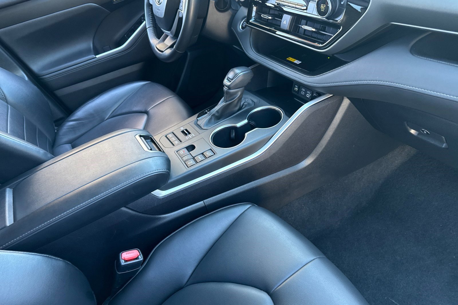 Used 2024 Toyota Highlander XLE image 31