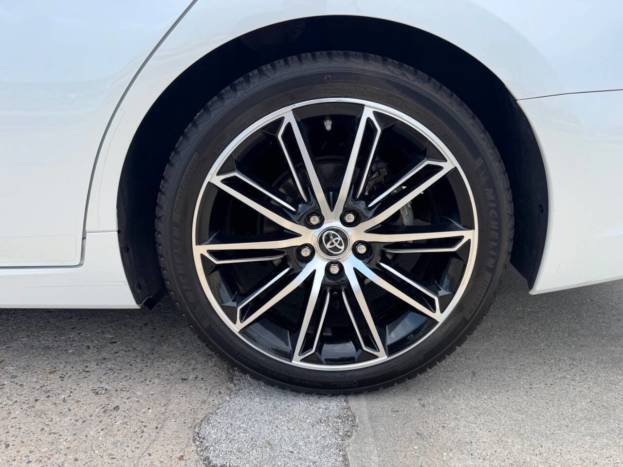 Used 2019 Toyota Avalon Touring w/ Advanced Safety Package FWD image 9