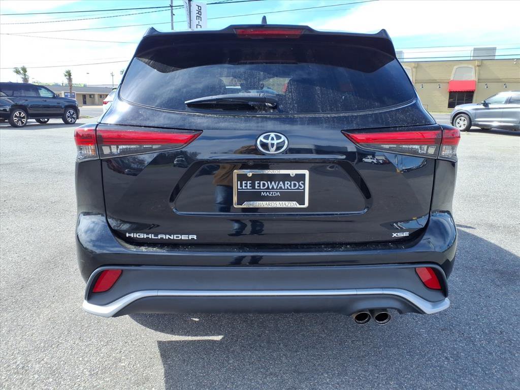 Used 2021 Toyota Highlander XSE image 3