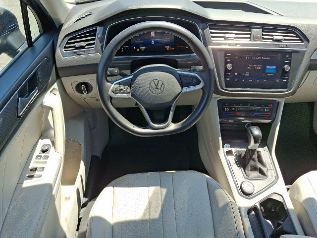 Used 2023 Volkswagen Tiguan SE w/ Panoramic Sunroof Package AWD/4WD image 12