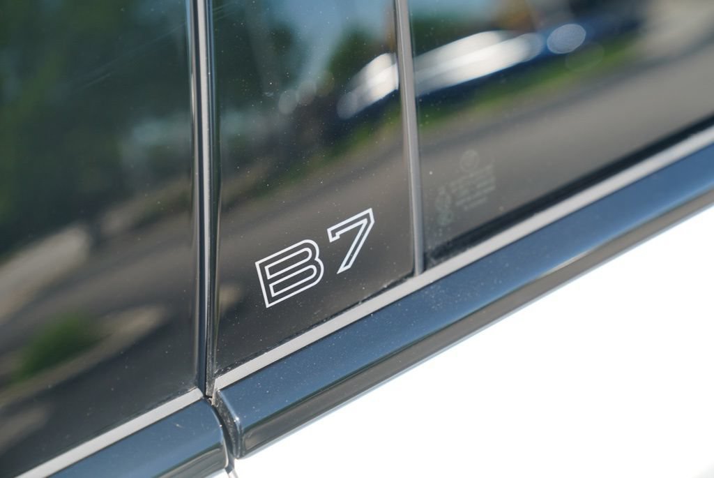 Used 2022 BMW ALPINA B7 xDrive w/ Luxury Rear Seating Package AWD/4WD image 6